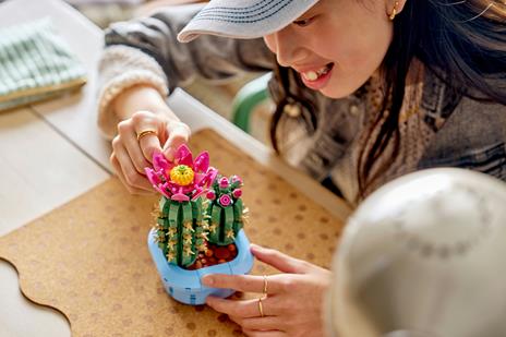 LEGO Botanicals (11509). Cactus in fiore - 3