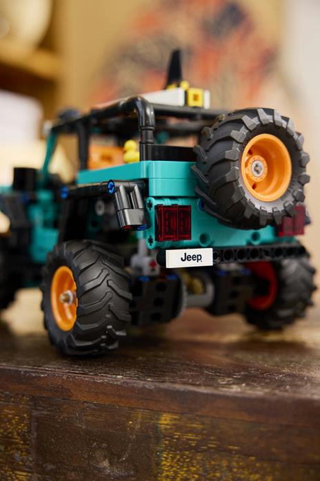 LEGO Technic SUV Jeep Wrangler Rubicon - 5