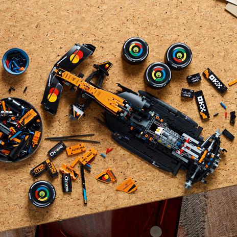 LEGO Technic (42228). Auto McLaren MCL39 F1® - 5