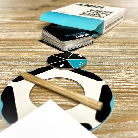 Asmodee Hint Pocket, Gioco da Tavolo Edizione da Viaggio, 8+ Anni, 2-4 Giocatori, Edizine in Italiano - 4