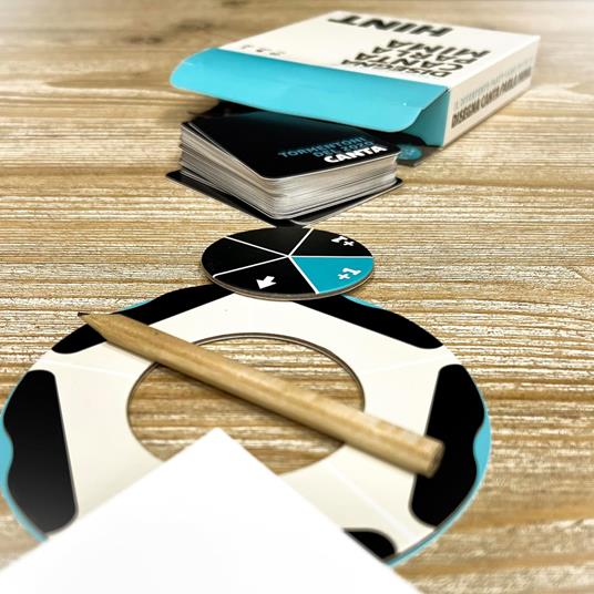 Asmodee Hint Pocket, Gioco da Tavolo Edizione da Viaggio, 8+ Anni, 2-4 Giocatori, Edizine in Italiano - 4