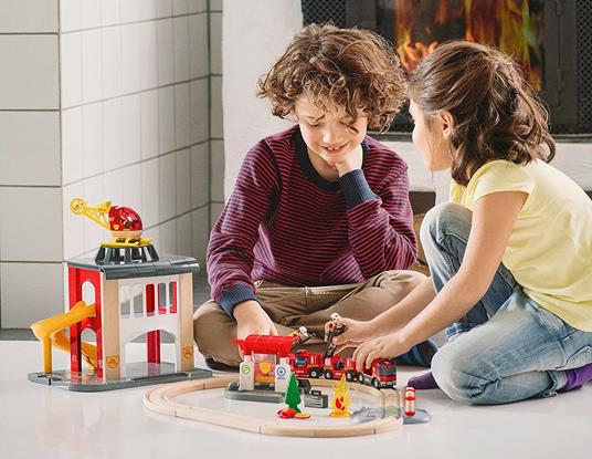 BRIO WORLD - Caserma dei Pompieri, Accessorio per Pista Trenino BRIO, Set da 12 Pezzi, Età 3+ Anni - 12