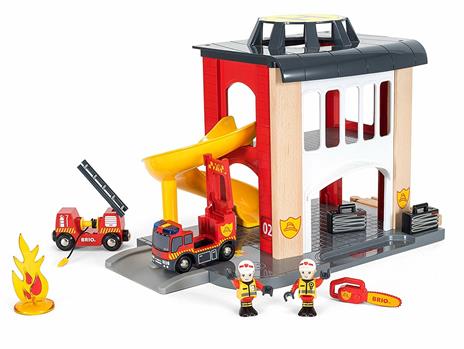 BRIO WORLD - Caserma dei Pompieri, Accessorio per Pista Trenino BRIO, Set da 12 Pezzi, Età 3+ Anni - 9