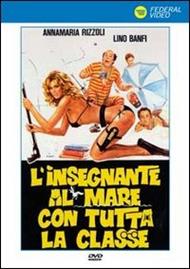 L' insegnante al mare con tutta la classe