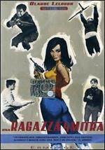 Una ragazza e quattro mitra