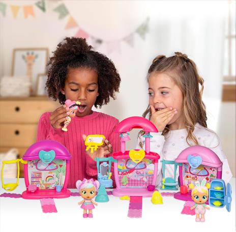 Cry Babies Cucina Di Chloe, Bambola con Mini Playset, Con 14+ Accessori - 6