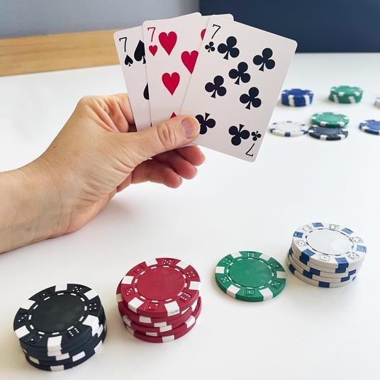 Goliath - CASSETTA DA POKER : SET 300 CHIPS - Cassetta in alluminio completa di gioco di carte, 300 fiches da poker e 5 dadi - 4