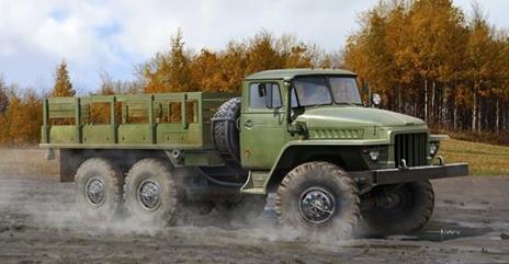 Russian Ural-375D Truck Plastic Kit 1:35 Model Tr 01027