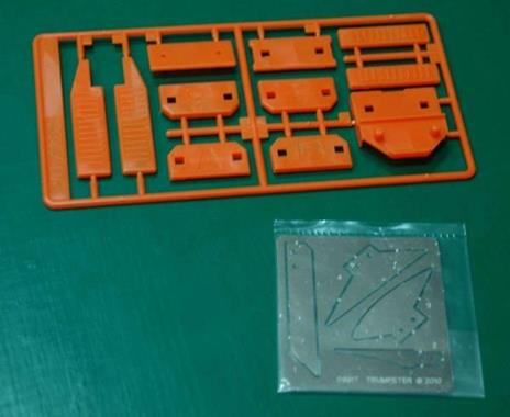Taglierino con 4 Lame e Manici Plastic Model Kit RIPTR 09917