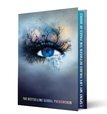 Shatter Me Collector's Deluxe Limited Edition - cover