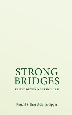 Strong Bridges: Trust Beyond Structure - Ronald S. Burt,Sonja Opper - cover