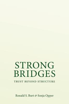 Strong Bridges: Trust Beyond Structure - Ronald S. Burt,Sonja Opper - cover