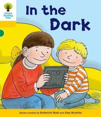 Oxford Reading Tree: Decode and Develop More A Level 5: In The Dark - Roderick Hunt,Paul Shipton - cover