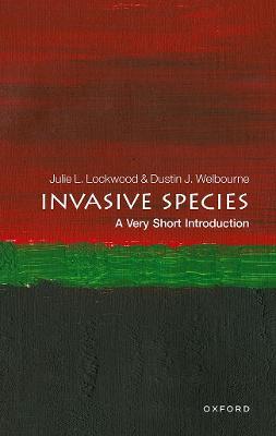 Invasive Species: A Very Short Introduction - Julie Lockwood,Dustin J. Welbourne - cover