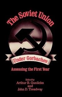 The Soviet Union Under Gorbachev: Assessing the First Year - Arthur Gunlicks,John Treadway - cover