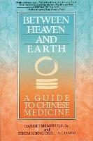 Between Heaven and Earth: A Guide to Chinese Medicine - Harriet Beinfield,Efrem Korngold - cover