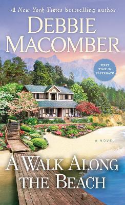 A Walk Along the Beach: A Novel - Debbie Macomber - cover