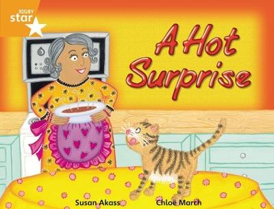 Rigby Star Guided 2 Orange Level, A Hot Surprise Pupil Book (single) - Susan Akass - cover