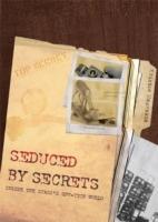 Seduced by Secrets: Inside the Stasi's Spy-Tech World - Kristie Macrakis - cover