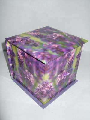 Memo Block: Lavender: High-quality block of notepapers in a presentation cube box with built-in drawer - Peony Press - cover