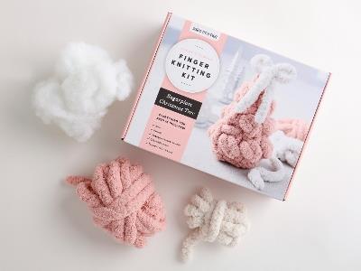 Super Simple Finger Knitting Kit Sugarplum Christmas Tree: Everything You Need Is Included: Chunky Yarn, Fiberfill, Instruction Booklet, Exclusive Step-by-Step Video, and Collectible Sticker; Beginner Friendly! - Sabrina-Rose Benedict - cover