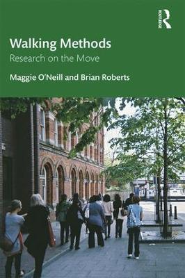 Walking Methods: Research on the Move - Maggie O'Neill,Brian Roberts - cover