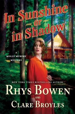 In Sunshine or in Shadow - Rhys Bowen,Clare Broyles - cover