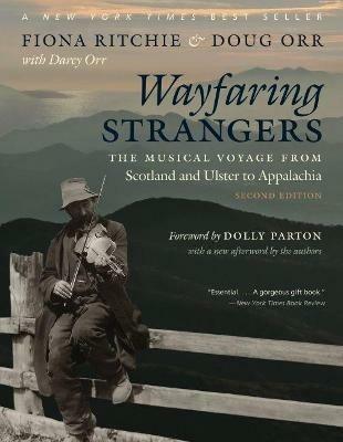 Wayfaring Strangers: The Musical Voyage from Scotland and Ulster to Appalachia - Fiona Ritchie,Doug Orr,Darcy Orr - cover