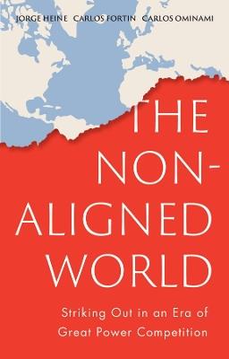 The Non-Aligned World: Striking Out in an Era of Great Power Competition - Jorge Heine,Carlos Fortin,Carlos Ominami - cover