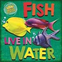 In the Animal Kingdom: Fish Live in Water - Sarah Ridley - cover