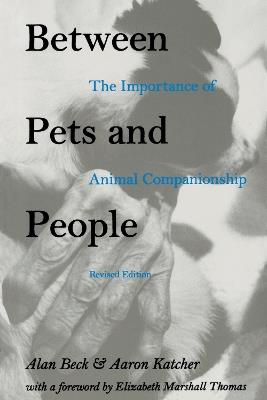 Between Pets and People: The Importance of Animal Companionship - Alan Beck,Aaron H. Katcher - cover
