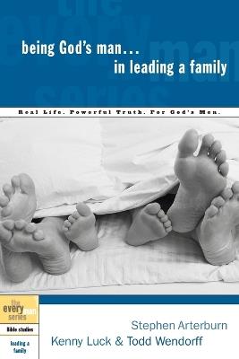 Being God's Man in Leading a Family: Real Men, Real Life, Powerful Truth - Stephen Arterburn,Kenny Luck,Todd Wendorff - cover