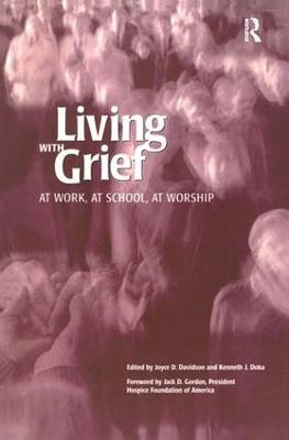 Living With Grief: At Work, At School, At Worship - Kenneth J. Doka - cover