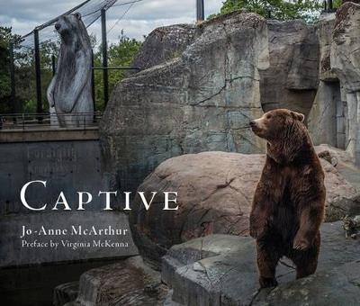 Captive - Jo-Anne McArthur - cover