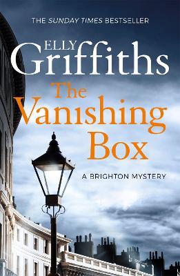 The Vanishing Box: The Brighton Mysteries 4 - Elly Griffiths - cover