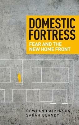 Domestic Fortress: Fear and the New Home Front - Rowland Atkinson,Sarah Blandy - cover