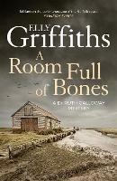 A Room Full of Bones: The Dr Ruth Galloway Mysteries 4 - Elly Griffiths - cover