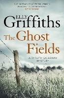 The Ghost Fields: The Dr Ruth Galloway Mysteries 7 - Elly Griffiths - cover