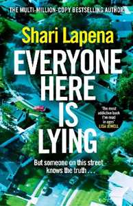 Libro in inglese Everyone Here is Lying Shari Lapena