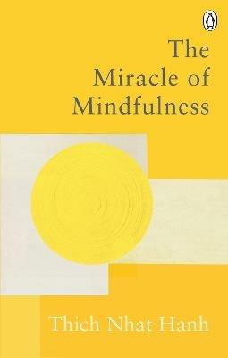 The Miracle Of Mindfulness: The Classic Guide to Meditation by the World's Most Revered Master - Thich Nhat Hanh - cover