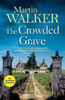The Crowded Grave: The Dordogne Mysteries 4 - Martin Walker - cover