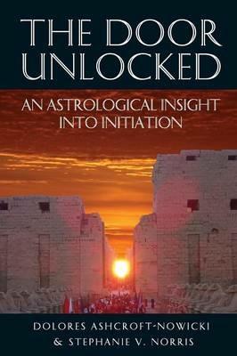 The Door Unlocked: An Astrological Insight into Initiation - Dolores Ashcroft-Nowicki,Stephanie V. Norris - cover