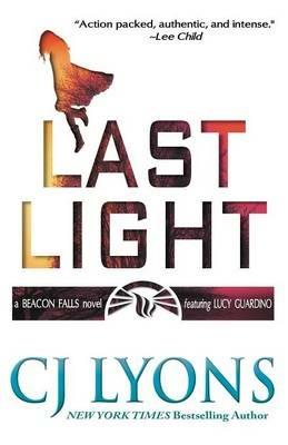 Last Light: A Beacon Falls Thriller, featuring Lucy Guardino - Cj Lyons - cover
