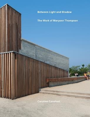 Between Light and Shadow: The Work of Maryann Thompson - Caroline Constant,Maryann Thompson - cover