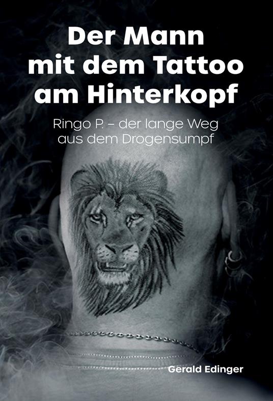 Der Mann mit dem Tattoo am Hinterkopf