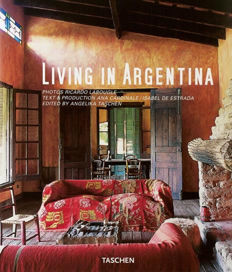 Living in Argentina. Ediz. multilingue - copertina
