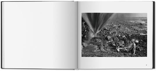 Sebastião Salgado. Kuwait. A desert on fire. Ediz. inglese, francese, tedesca - Sebastião Salgado - 2