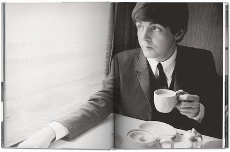 The Beatles on the road 1964-1966. Ediz. inglese, tedesca e francese - Harry Benson - 2