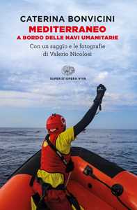 Libro Mediterraneo. A bordo delle navi umanitarie Caterina Bonvicini Valerio Nicolosi