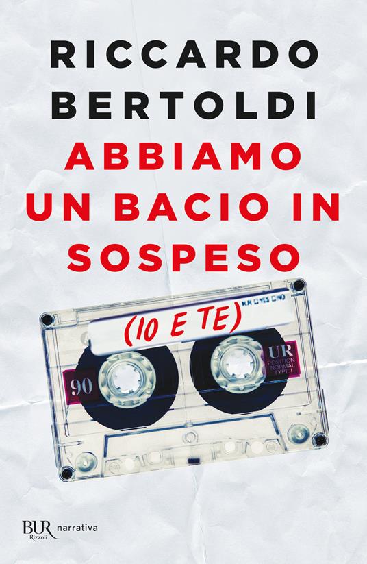 Abbiamo un bacio in sospeso (io e te) Riccardo Bertoldi Libro Rizzoli BUR Best BUR IBS